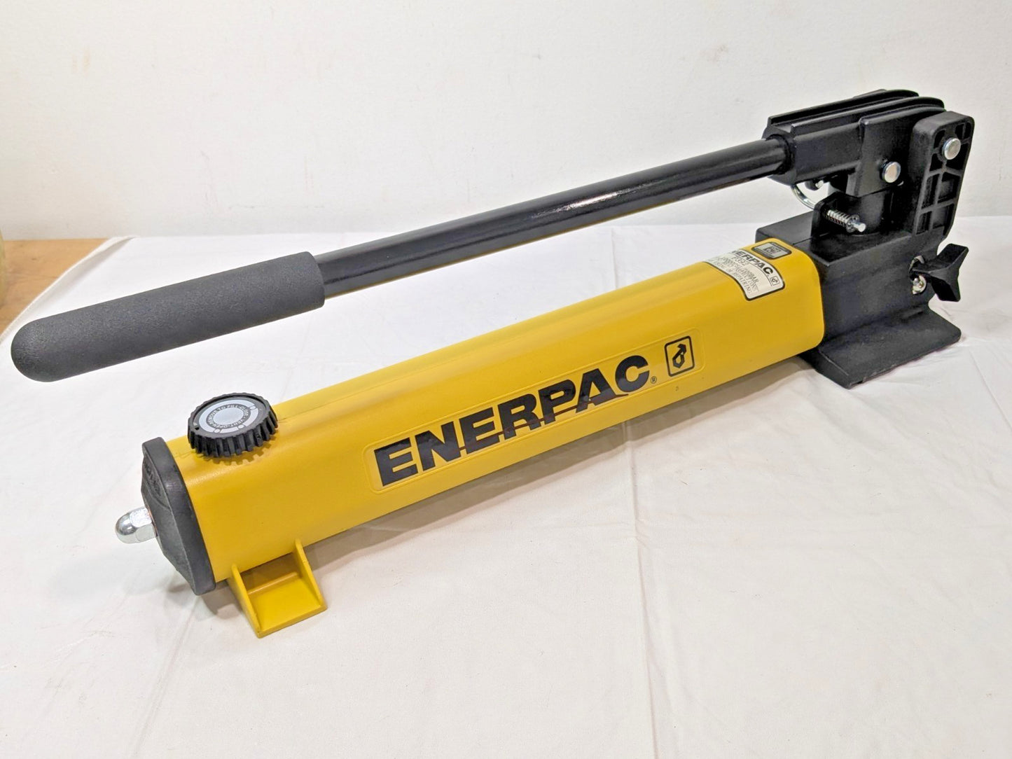 Enerpac 2 Speed Lightweight Hydraulic Hand Pump 10000 PSI P392
