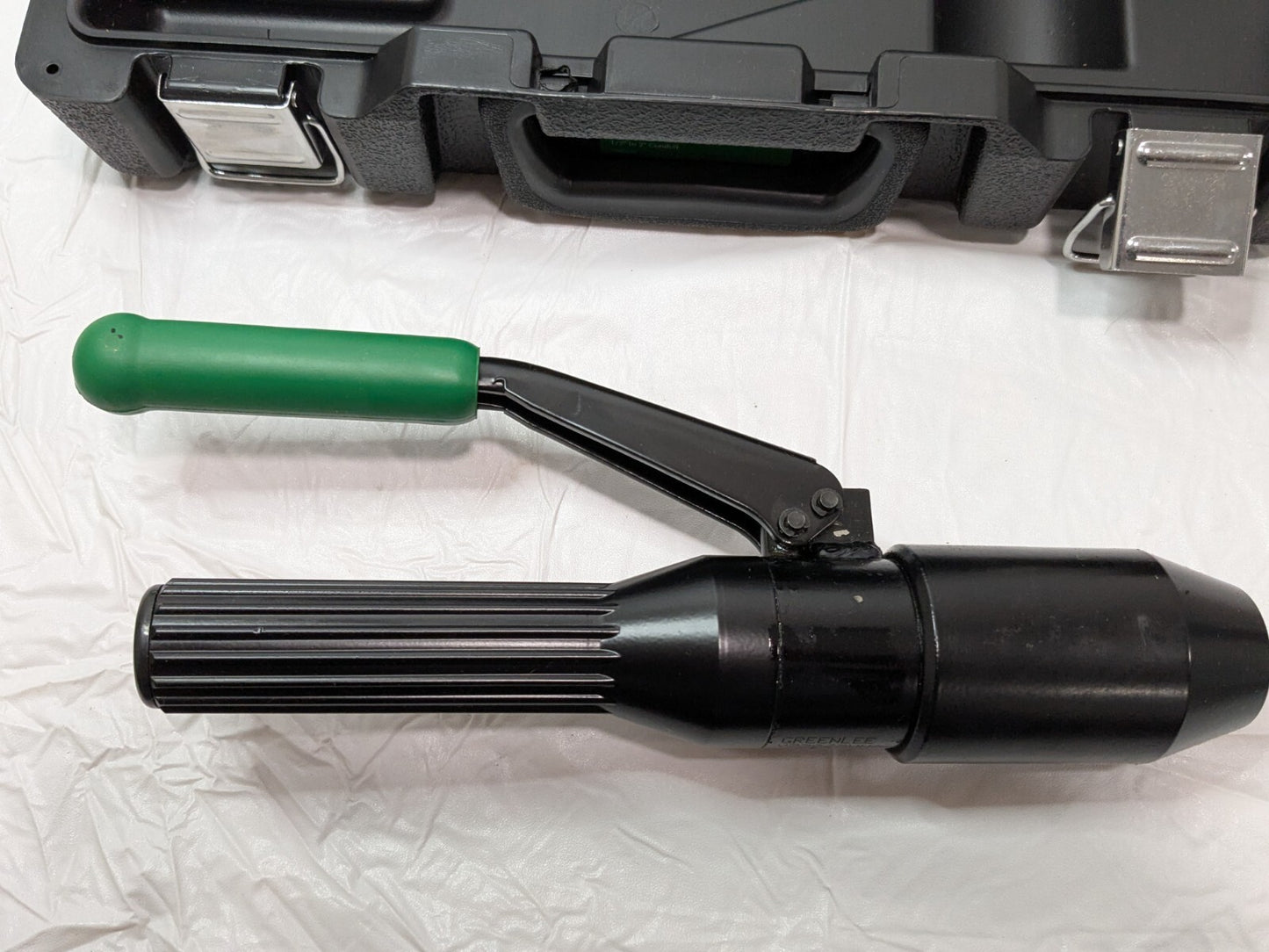 Greenlee Quick Draw 8-Ton Hydraulic Knockout Kit w/SlugBuster 1/2" to 2" 7806SB