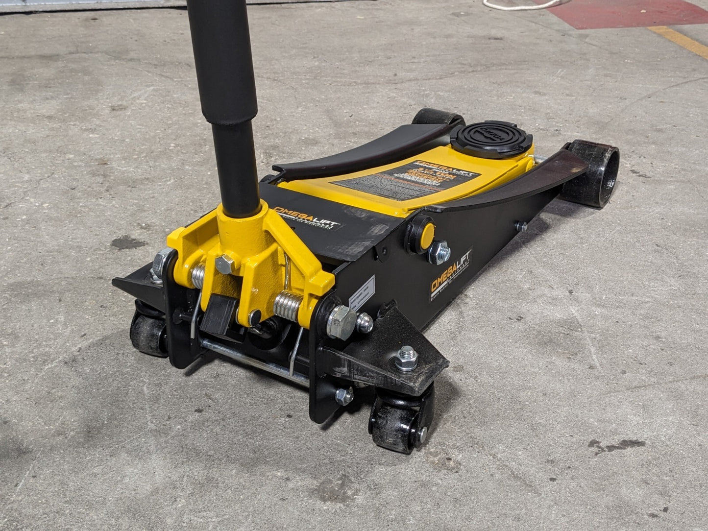 Omega Magic Lift Low Profile Hydraulic Floor Jack 3-1/2 Ton Capacity 29038