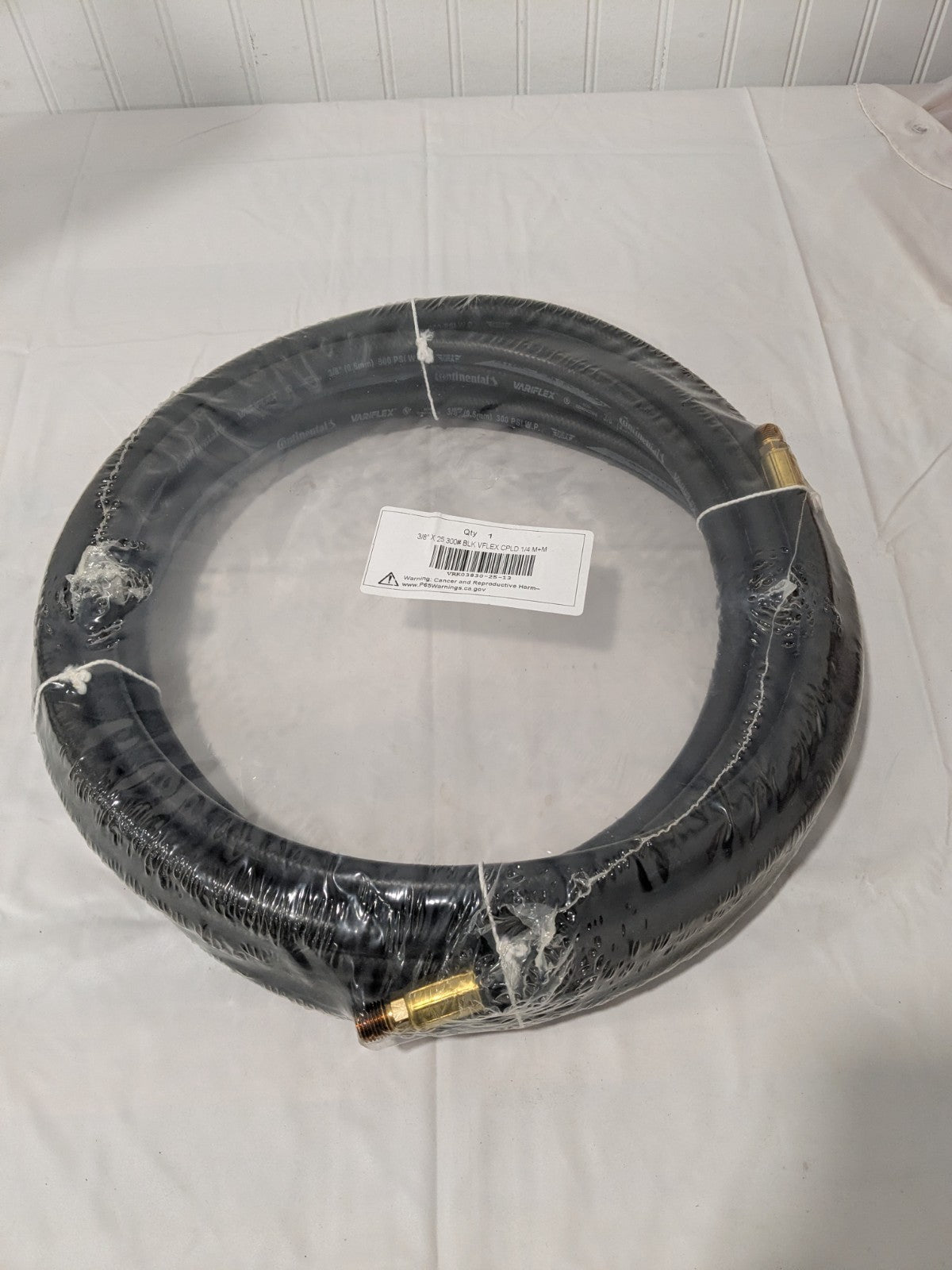 Continental Oil Resistant Air Hose: 3/8" ID, 25' 300 Working psi VRK03830-25-13