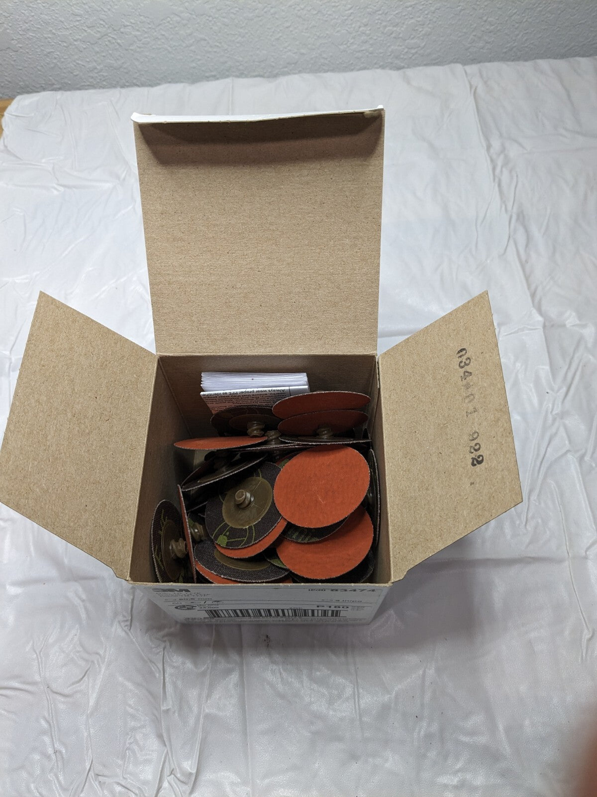 3M Quick-Change Disc: Roloc TR, 2″ Dia, 180 Grit, AO, Coated Qty 50 7000000390