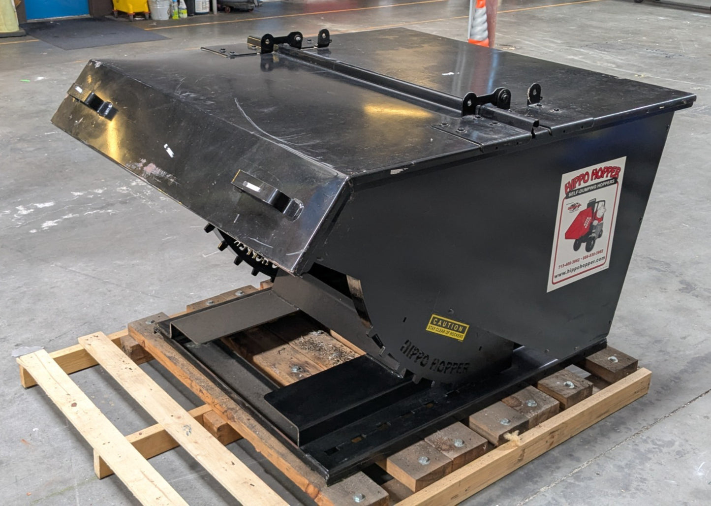 Hippo Hopper Heavy Duty Self-Dumping Hopper w/ Lid and Drain Valve HH24HD