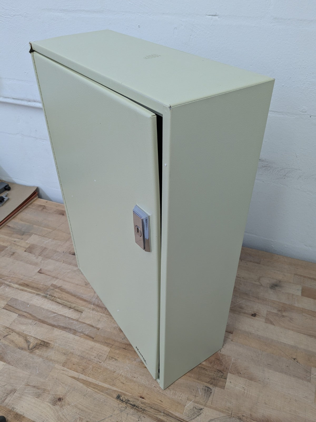 Master Lock Steel Lockable Key Storage Cabinet 25" x 18" x 7" Scr