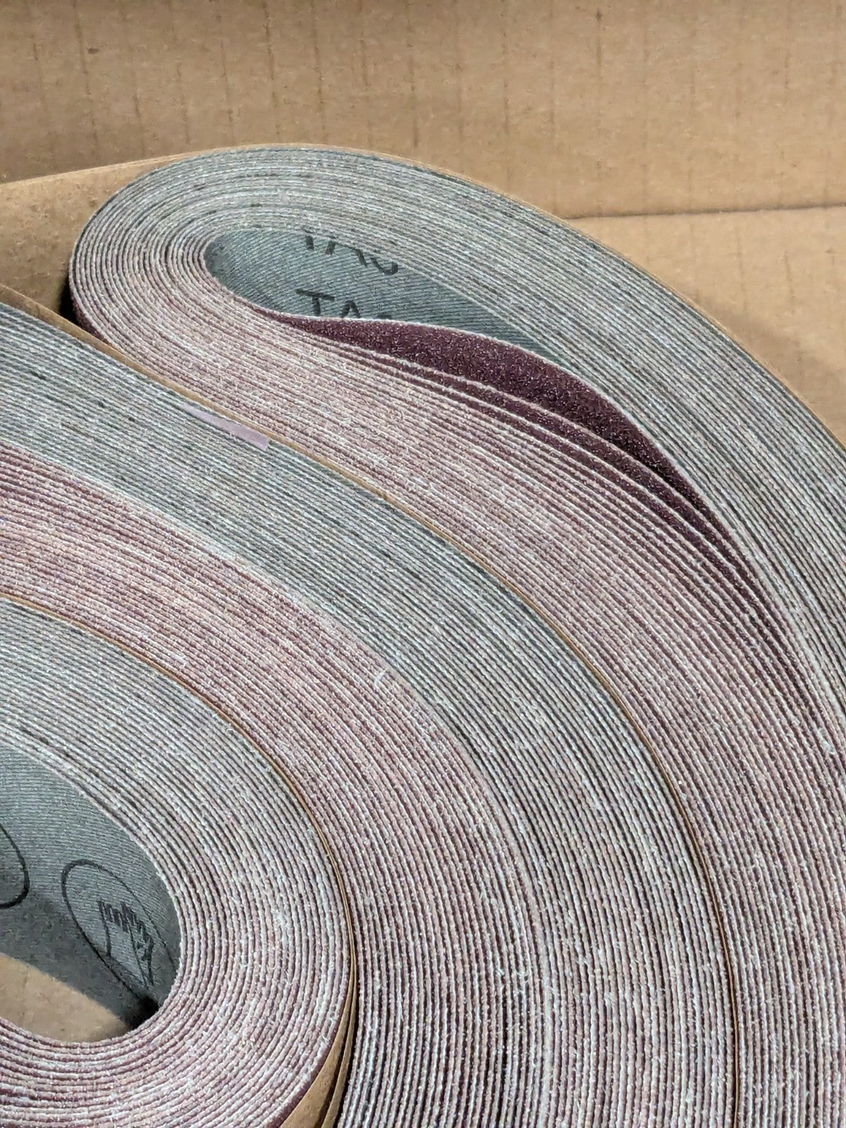 3M Abrasive Belt: 2" Wide, 132" OAL, 80 Grit, Aluminum Oxide Qty 25 7010327297