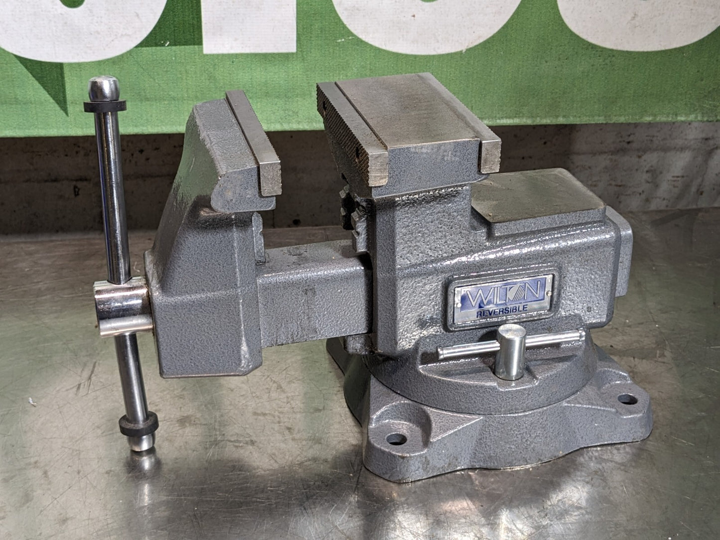 Wilton Reversible Bench Vise w/ Swivel Base 5-1/2" Jaw Width 28821