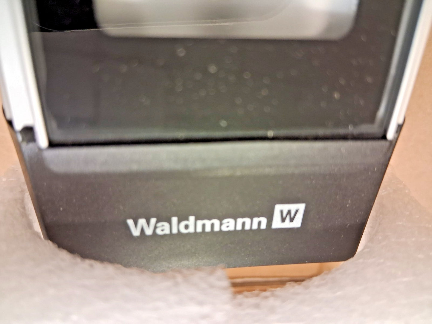 Waldmann Lighting Linear Machine Light 120 VAC 15 Watt 113051000-0582