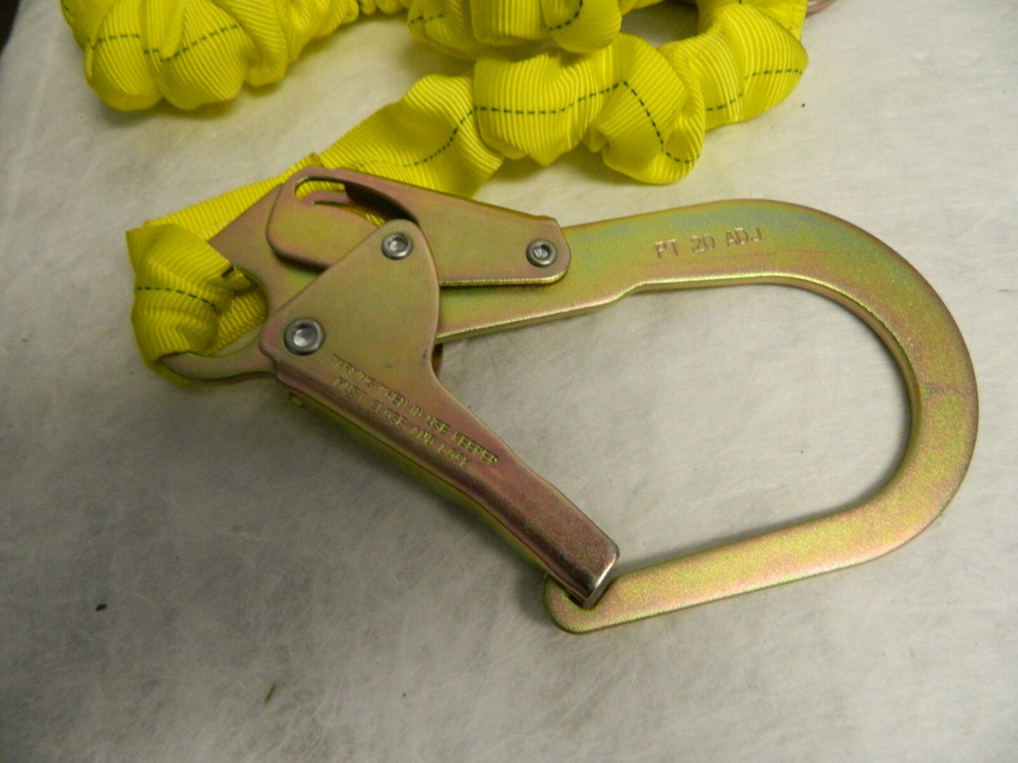PRO-SAFE 6' Long, 350 Lb Capacity, 1 Leg Locking Snap Hook Harness PS-SA-LN
