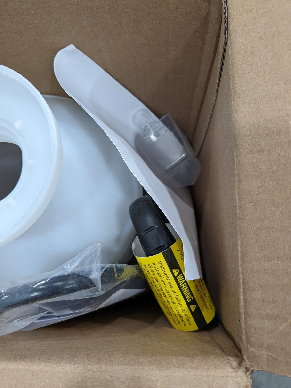 CHAPIN 2 Gal Garden Hand Sprayer Polyethylene Tank 29002