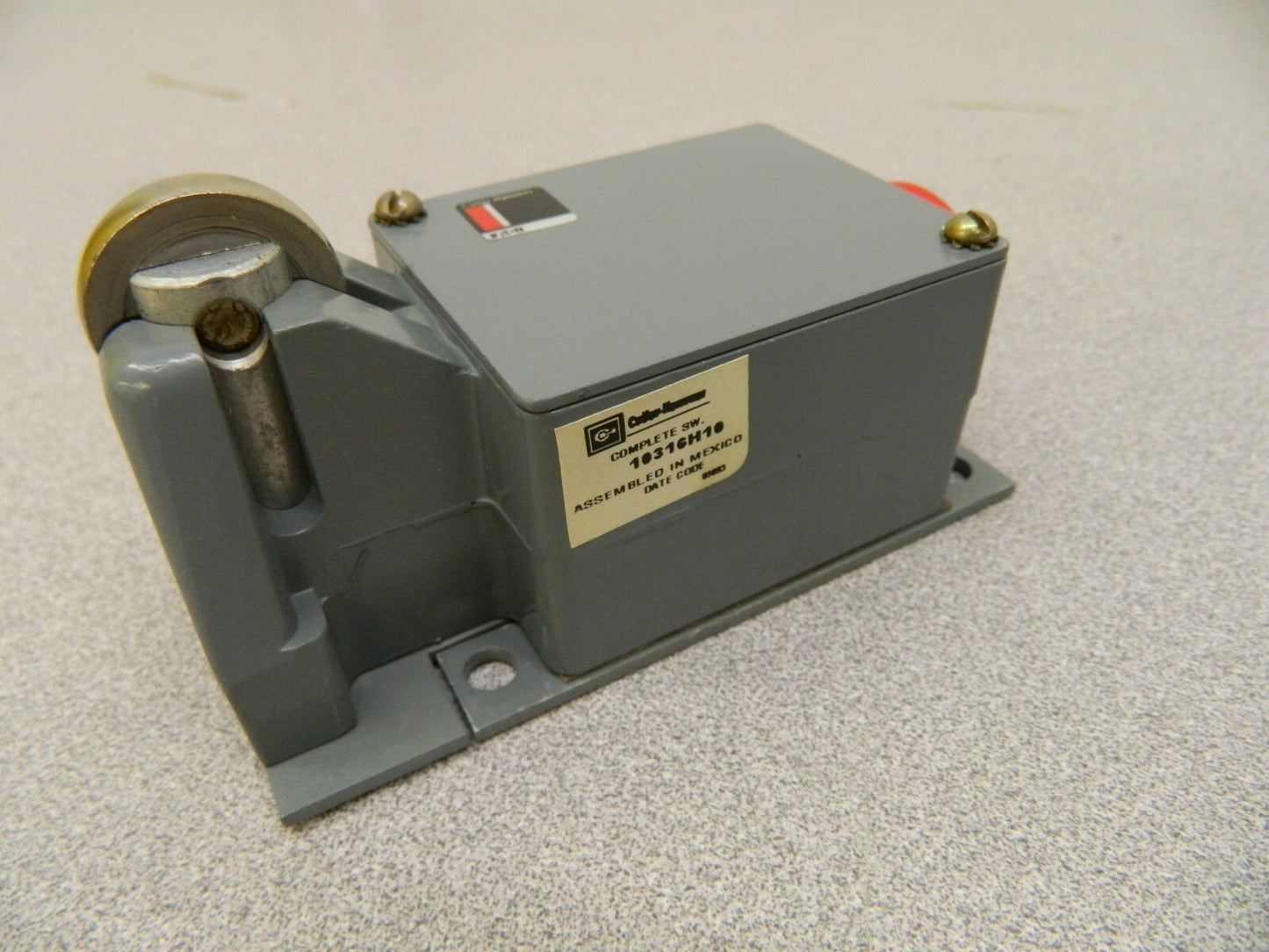 Eaton Cutler-Hammer Limit Switch General Purpose Push Roller 10316H-10