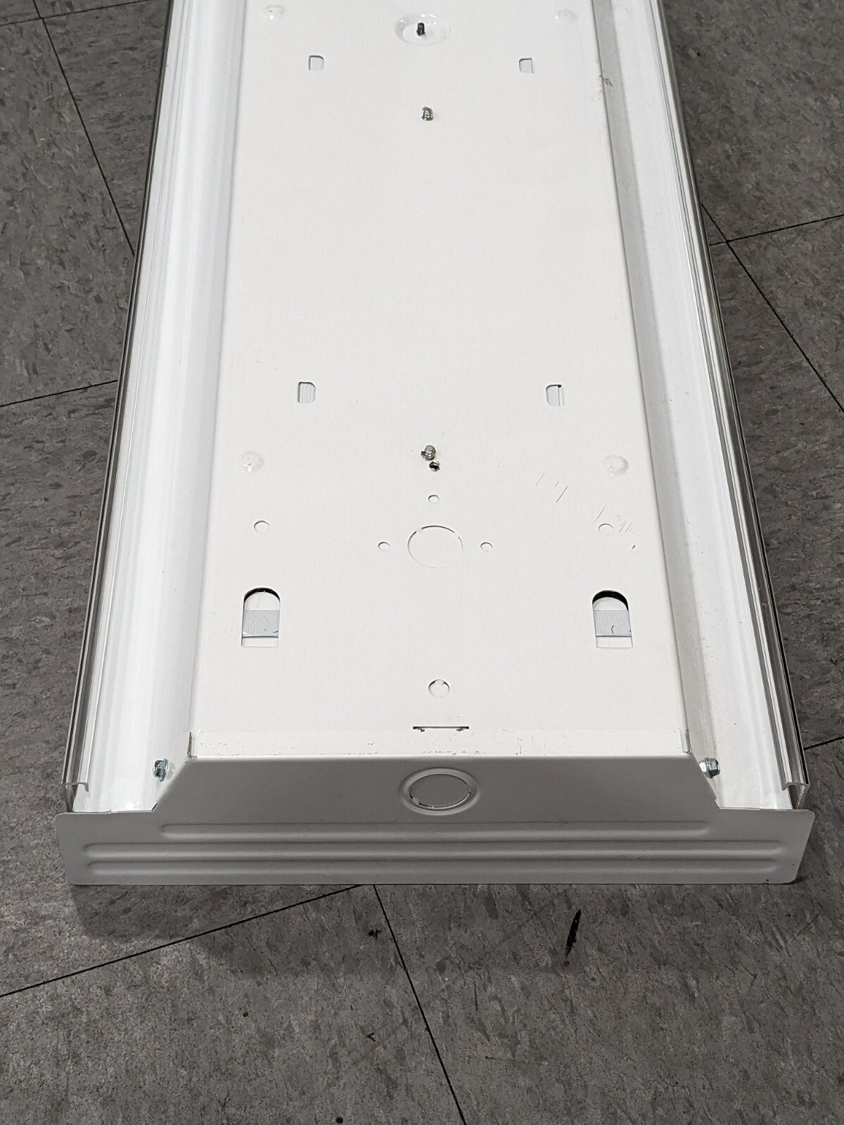 Coronet Fluorescent Wrap Fixture, 2', 2-Lamp, T8, 17W, 120V CA217MV
