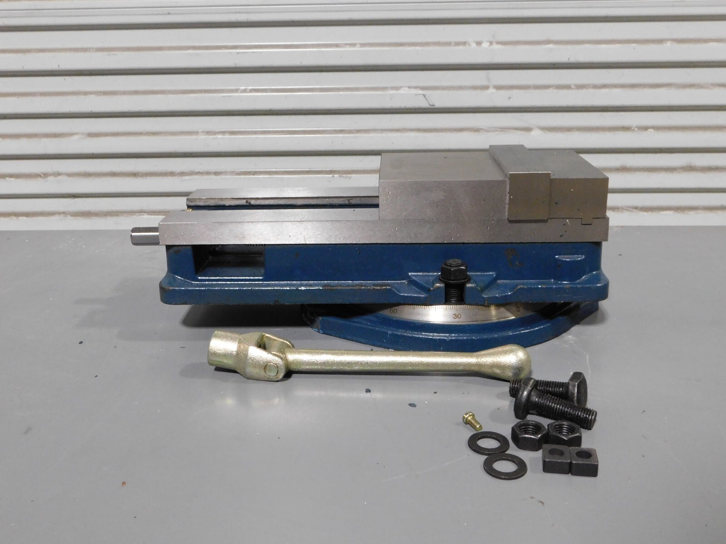 Gibraltar 8-3/4 Opening 6 Manual Swivel Precision Machine Vise 428-72692