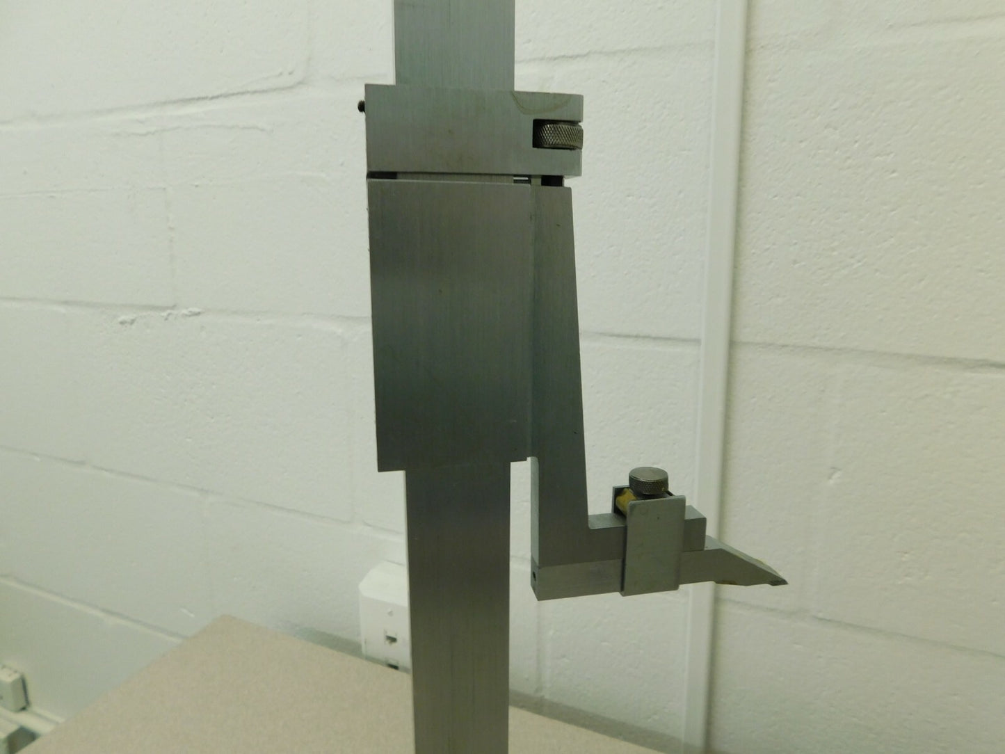 Pro-Grade Vernier Height Gage 0 to 24" Measurement 0.001" Graduation 0