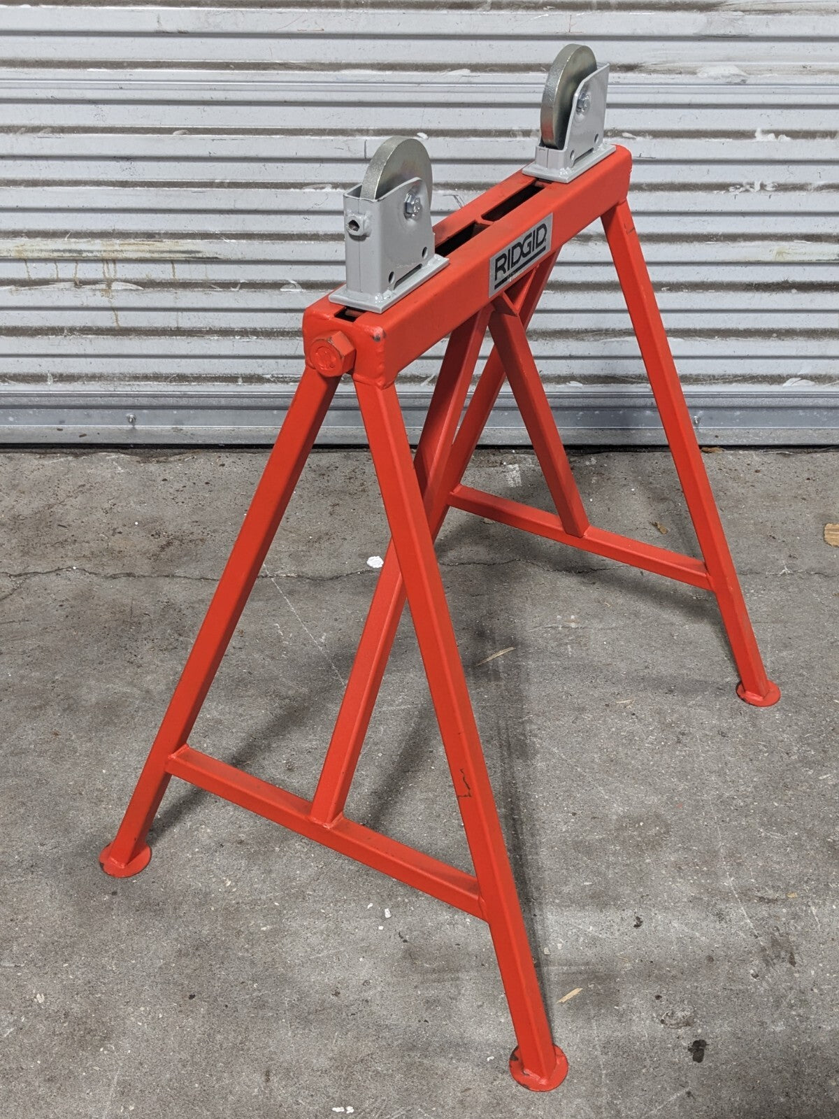 Ridgid Pipe Stand w/ Adjustable Steel Roller Heads 1/4" to 36" Capacit