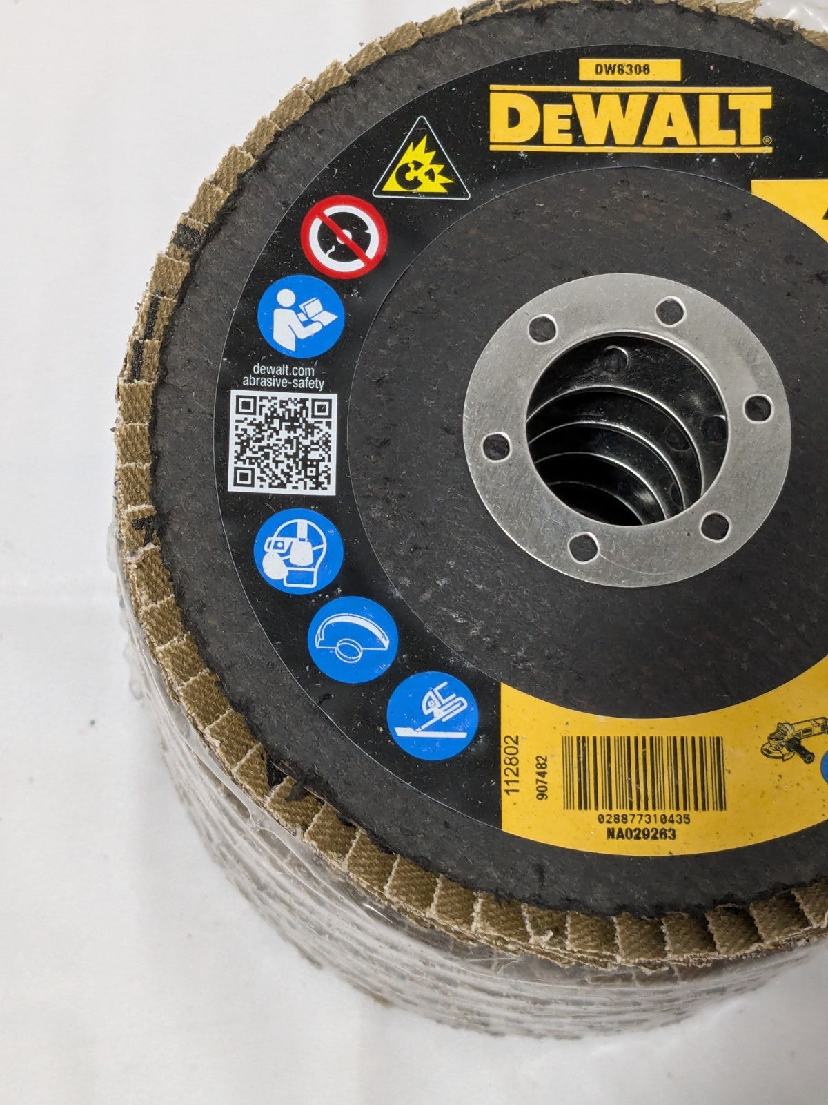 DeWALT 4 1/2" X 7/8" Z 40 Grit Flap Disc Pack of 7 DW8306