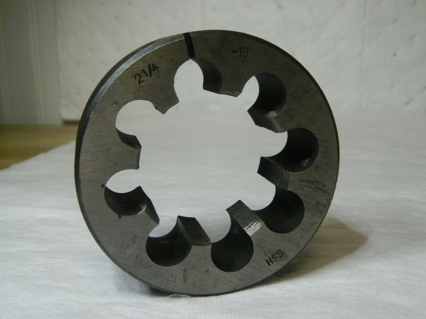 High Speed Steel Round Adjustable Die 2-1/4 - 18  4" OD RH Thread 03948924