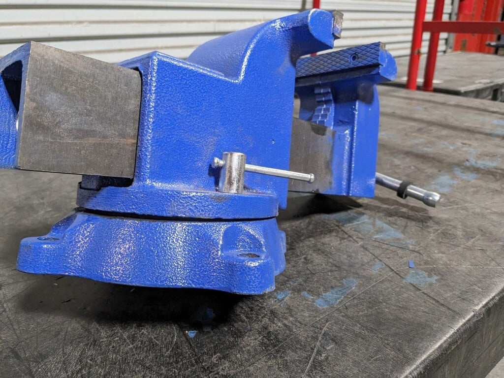 GIBRALTAR Vise:  Bench & Pipe Combination Swivel Vise