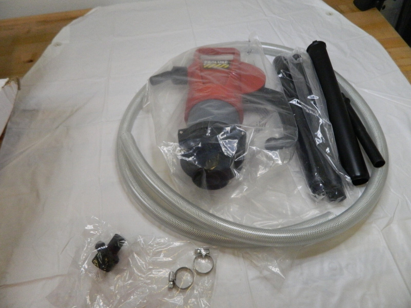 PRO-LUBE Lever Hand Pump: 1 PINT/STROKE Nitrile Butadiene Rubber &amp; Steel PLP