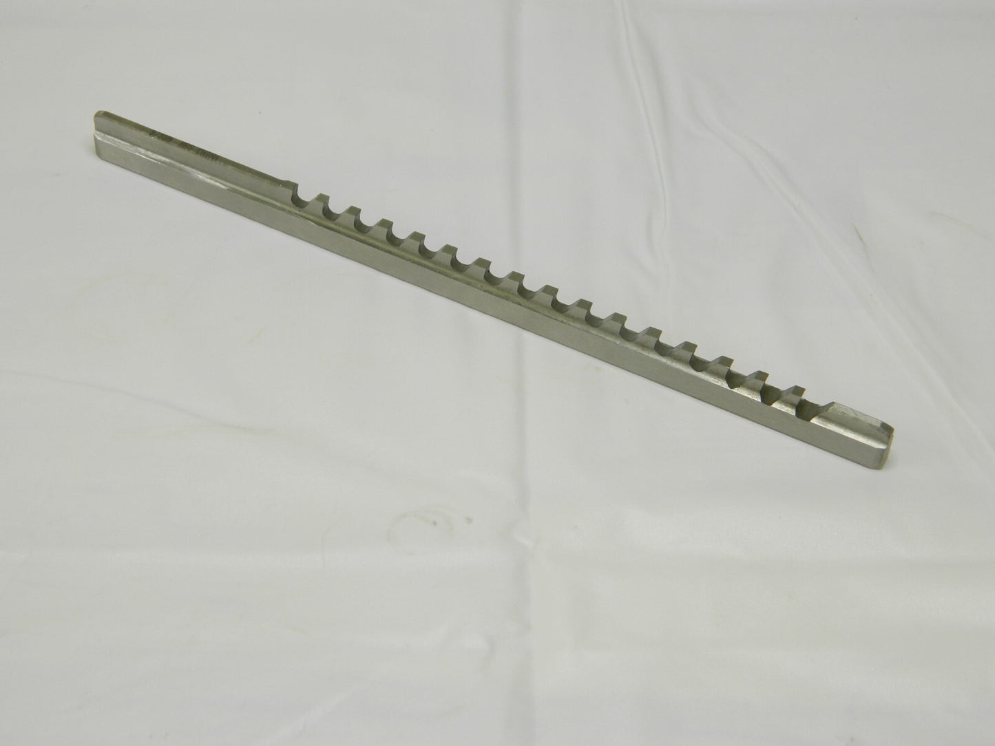 Keyway: Style B, High Speed Steel, 3/32" Wide 6-3/4" OAL 395-1106