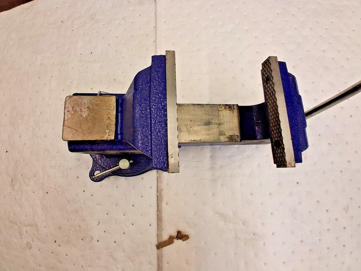 Pro Bench Vise 6" Jaw Width 3" Throat Depth CBV00660