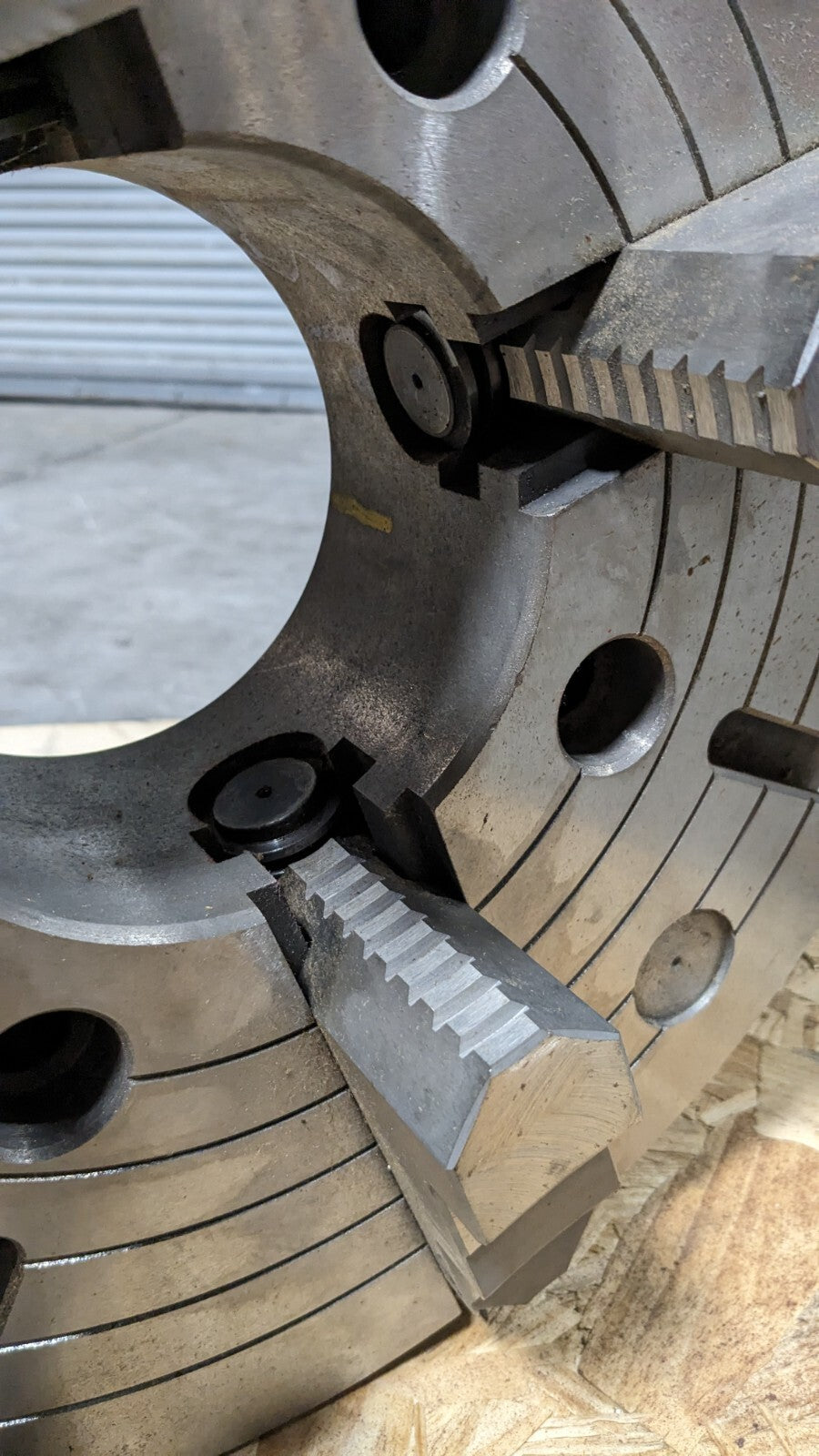 Manual Lathe Chuck 4-Jaw Independent 16" Diameter D1-8 Direct Mount