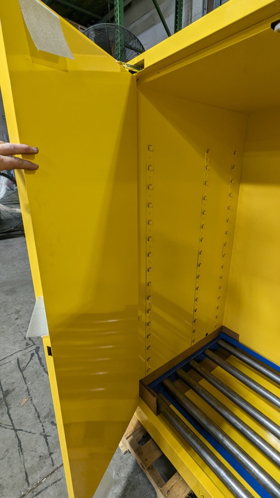 EAGLE Standard Cabinet Self-Closing 2 Shelves Steel 65 x 34 x 43 9010X