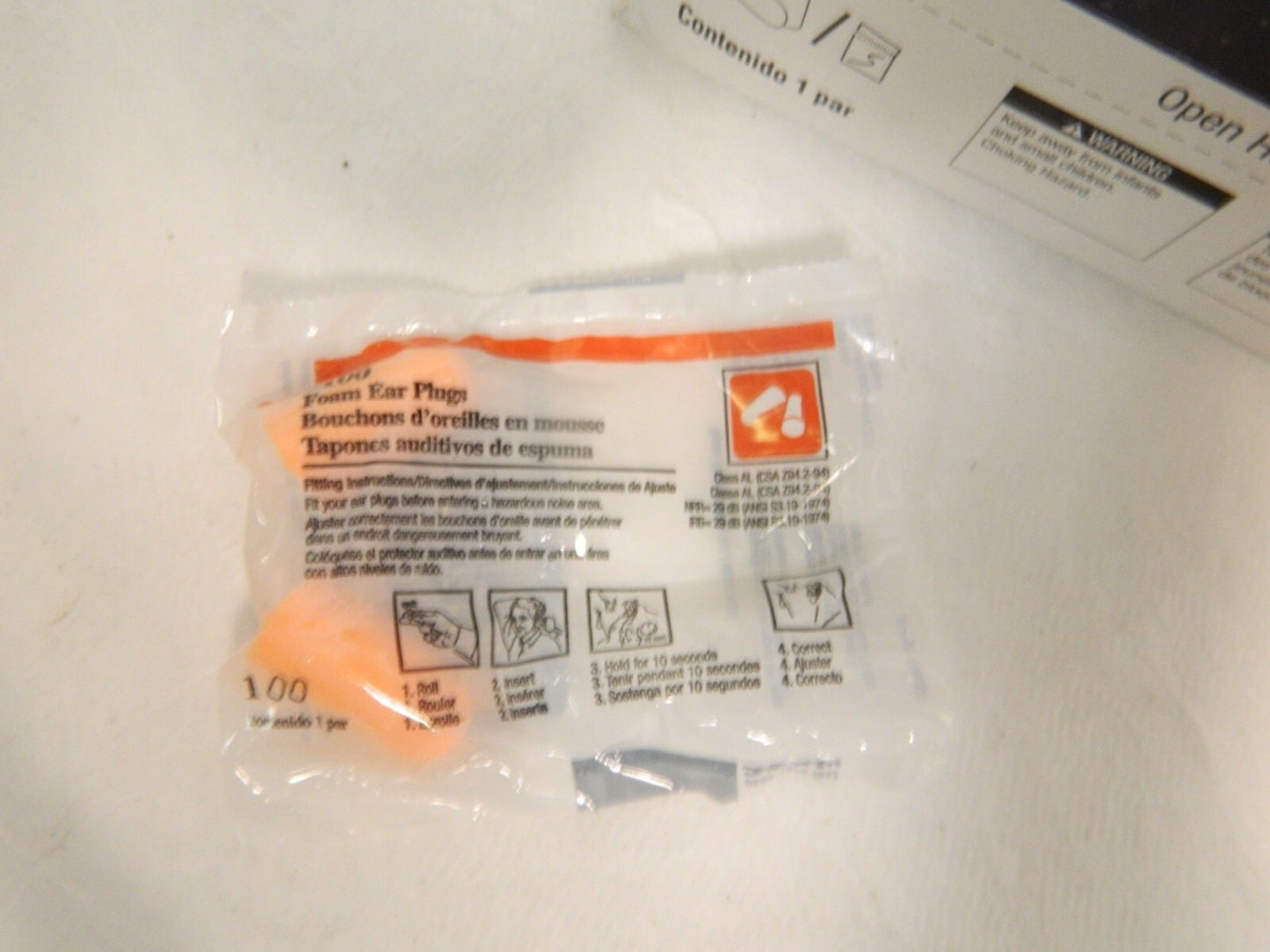 3M Pack of 200 Disposable Uncorded 29 dB Taper End Earplugs Orange 1100