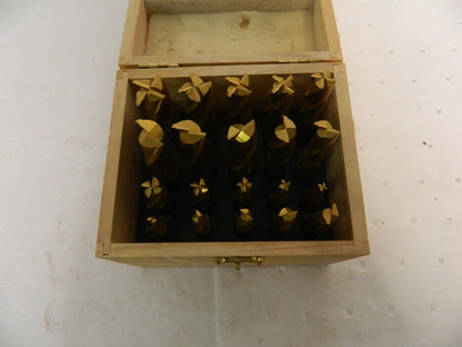 Pro 3/16" to 3/4" 2 and 4 Flute 20 Piece Square End Mill Set 320-0000 BOX DAMAGE
