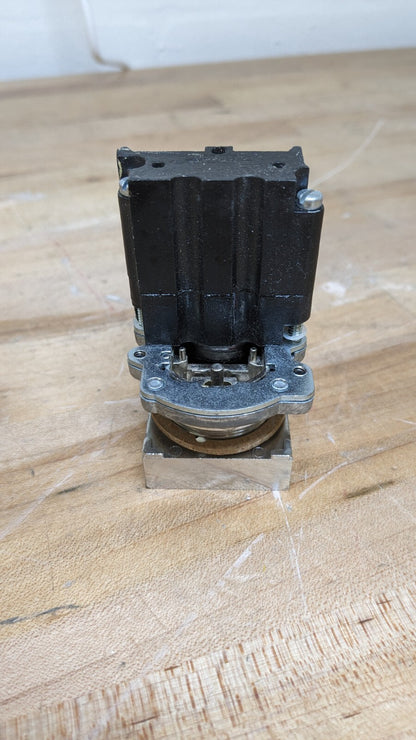 Cutler-Hammer Compact Pushbutton Operator E30DX3 18/24V w/ Indicator Light