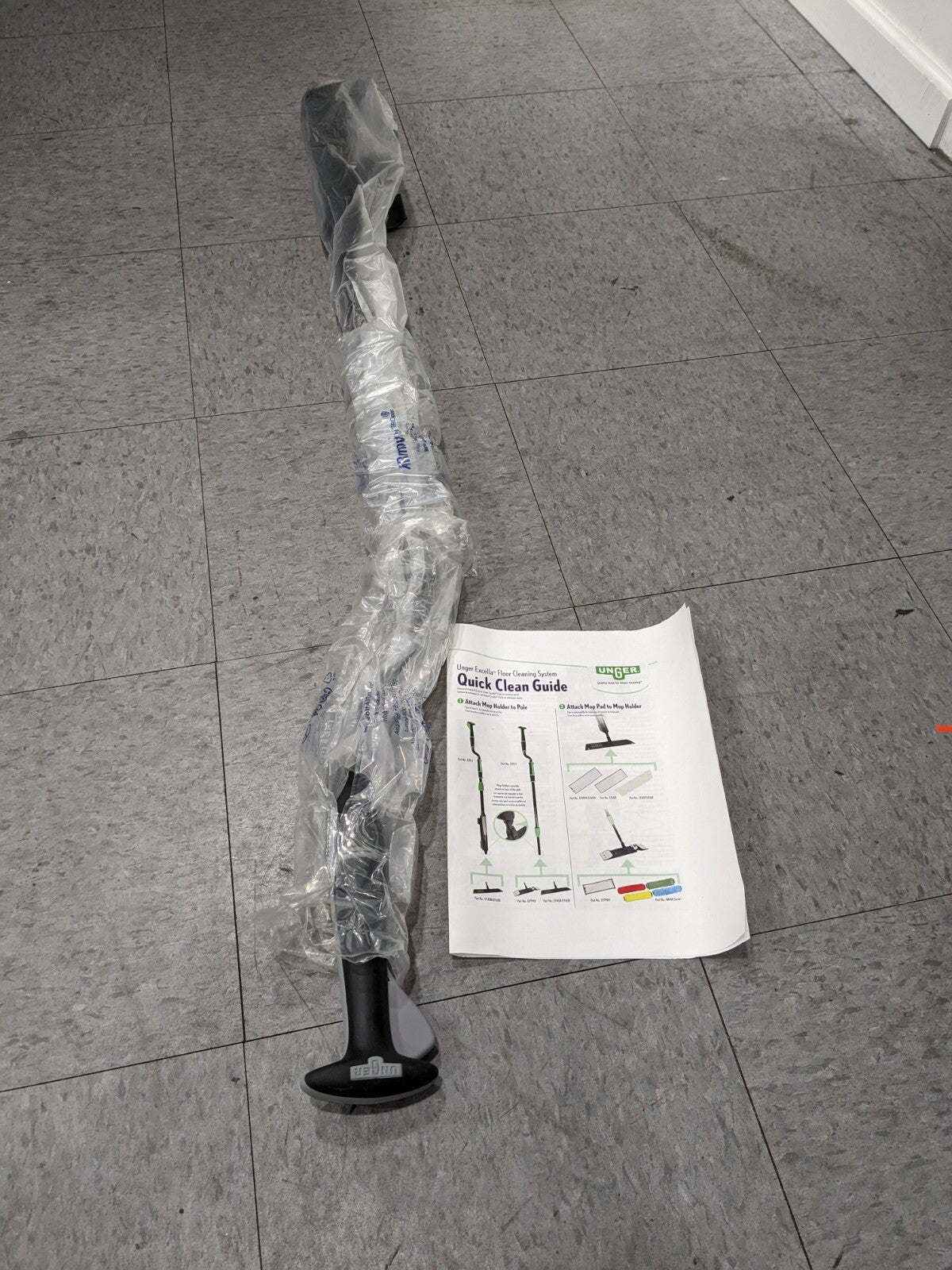UNGER Mop Handle: 1" Dia, Quick-Connect For DMWS2, DMWS3 &amp; EF40B Model