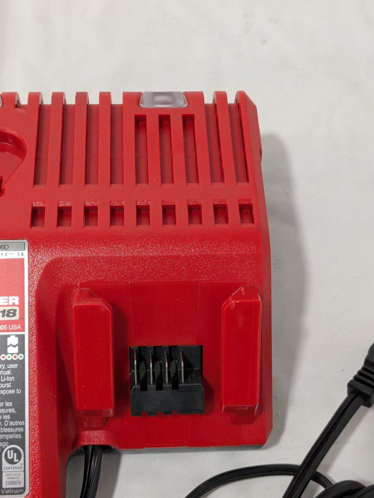 Milwaukee Tool M18 & M12™ Multi-Voltage Charger 48-59-1812