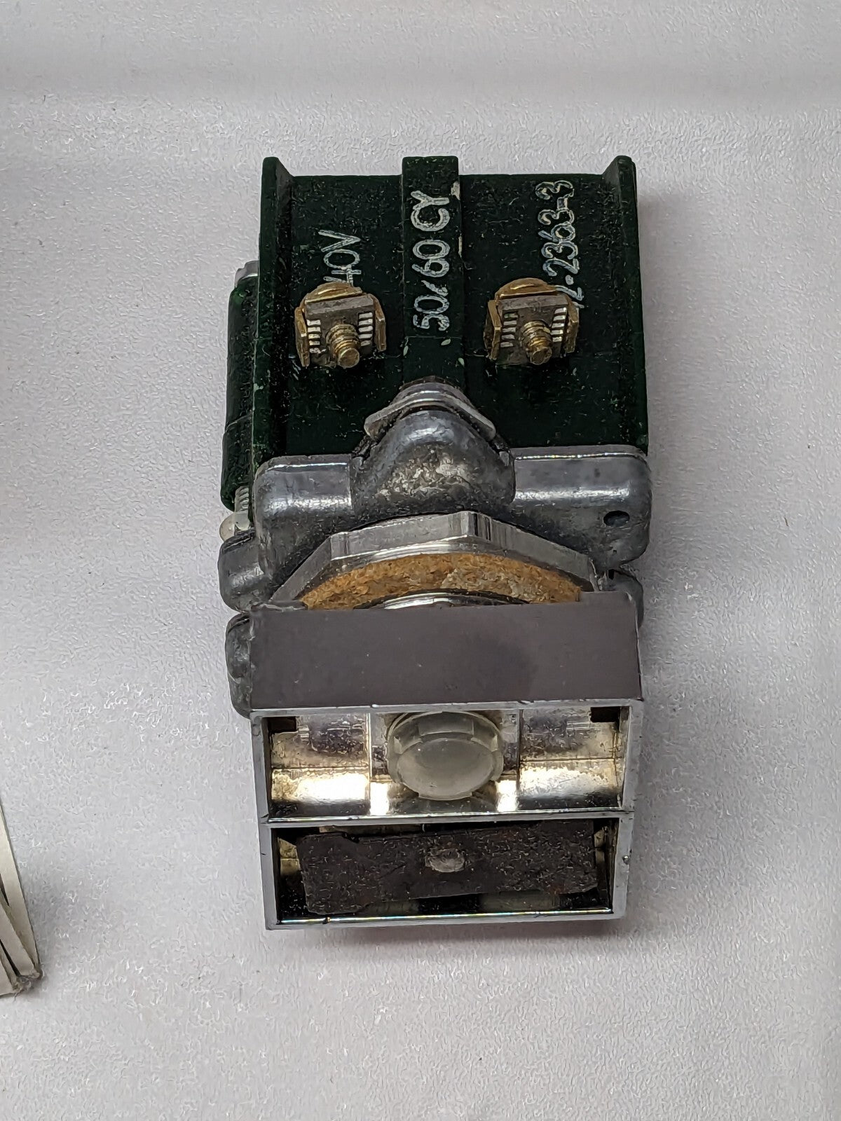 Cutler Hammer Pushbutton 240 Volt With Indicating Light E30DB