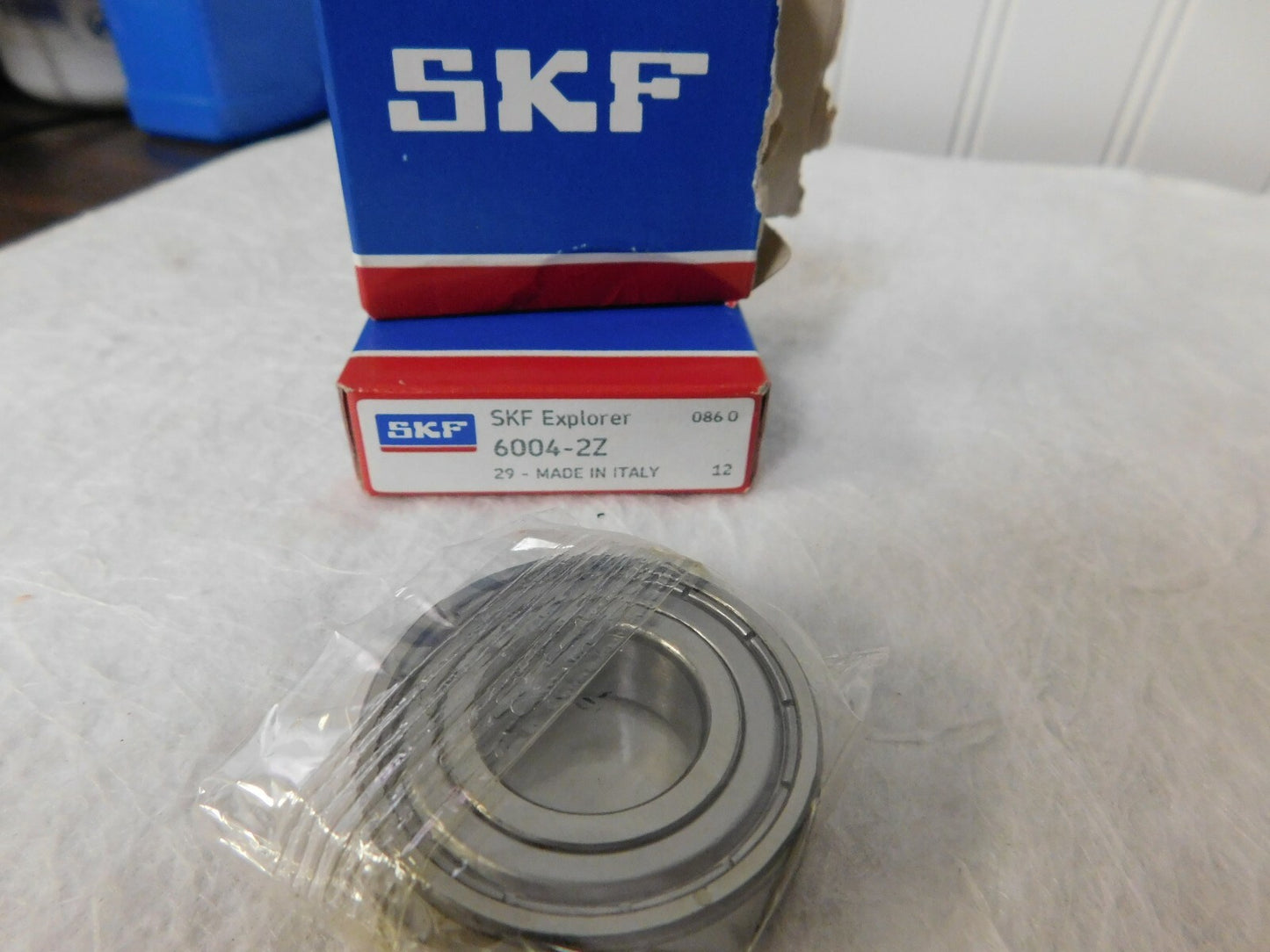 SKF  Double Shield Deep Groove Radial Ball Bearing 20mm BD QTY 2 6004 2ZJEM