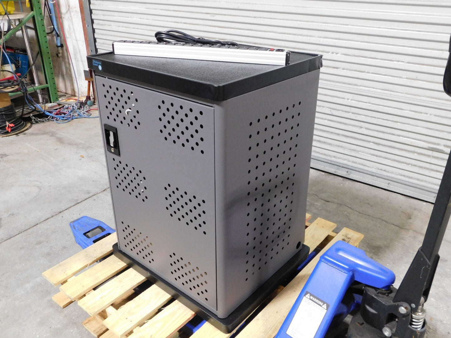 Oklahoma Sound 32-Device Duet Charging Cart 38" x 28" x 22" DCC P
