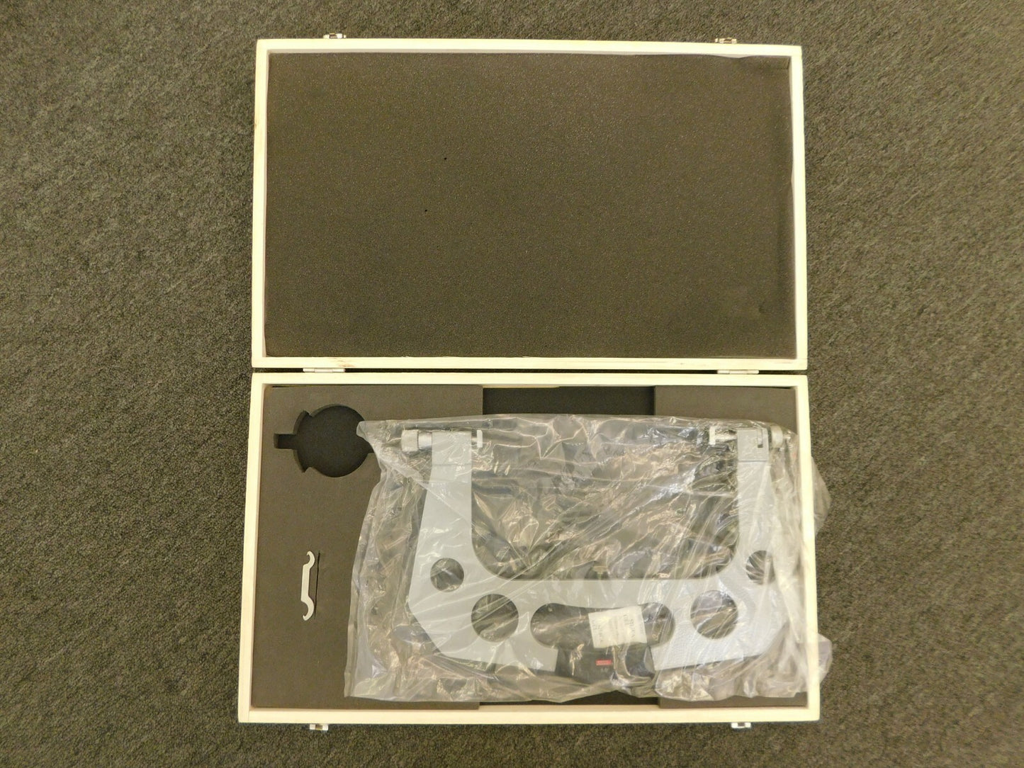 SPI Snap Gage 8 - 9 Range 7/16 x 9/16 Flat Carbide Anvils 14-305-7