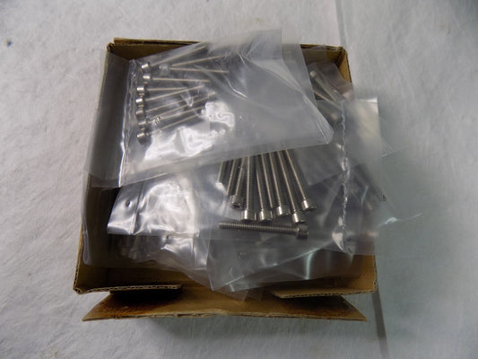 Professional Socket Cap Screw 8-32 UNC 1-1/4" QTY 200  R56000670