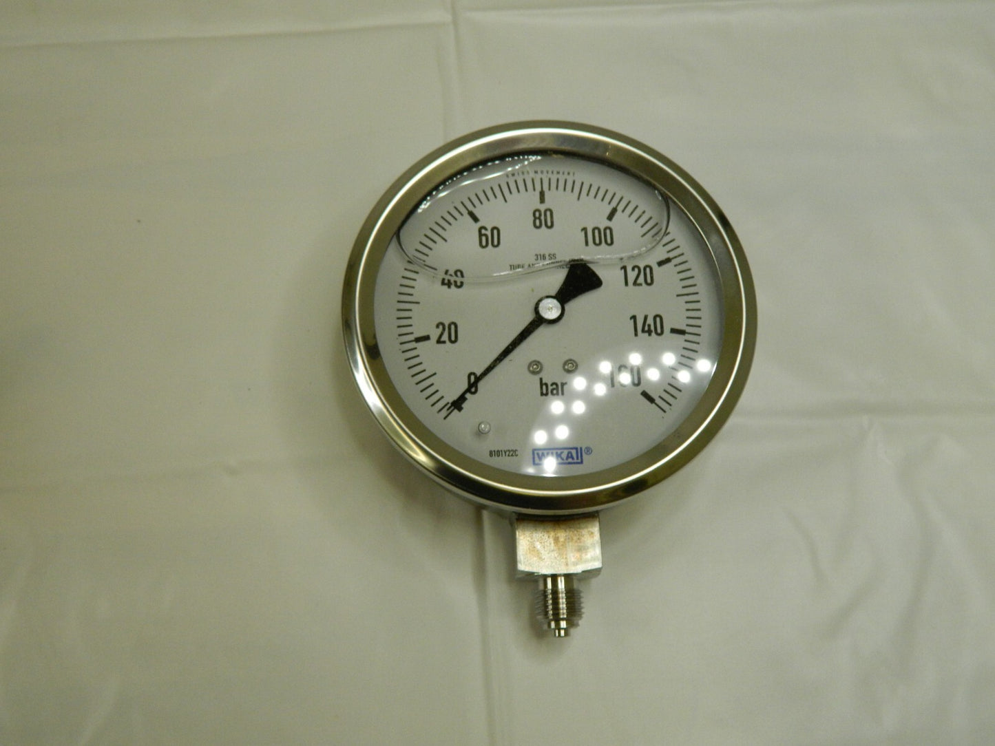 WIKA Pressure Gauge: 4" Dial, 1/4" Thread, BSPP, Lower Mount 52821152