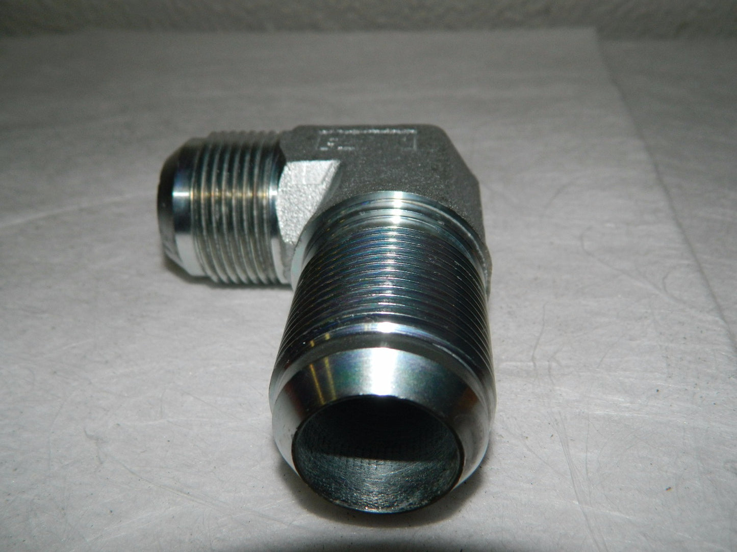 Eaton Union Elbow Carbon Steel SAE 37º (JIC) Flare-Twin Fitting 90º C5525X16