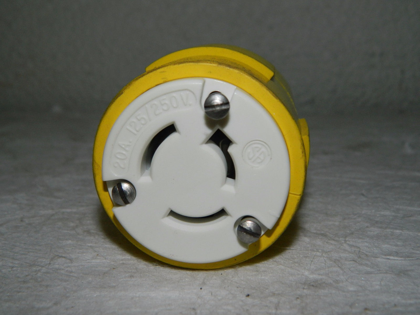 Woodhead Straight Ungrounded Industrial Connector 125/250 VAC 20A  2708