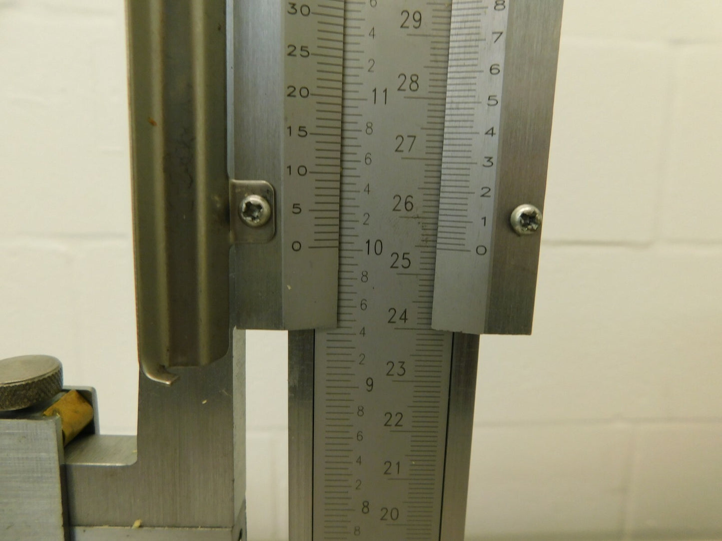 Pro-Grade Vernier Height Gage 0 to 24" Measurement 0.001" Graduation 0