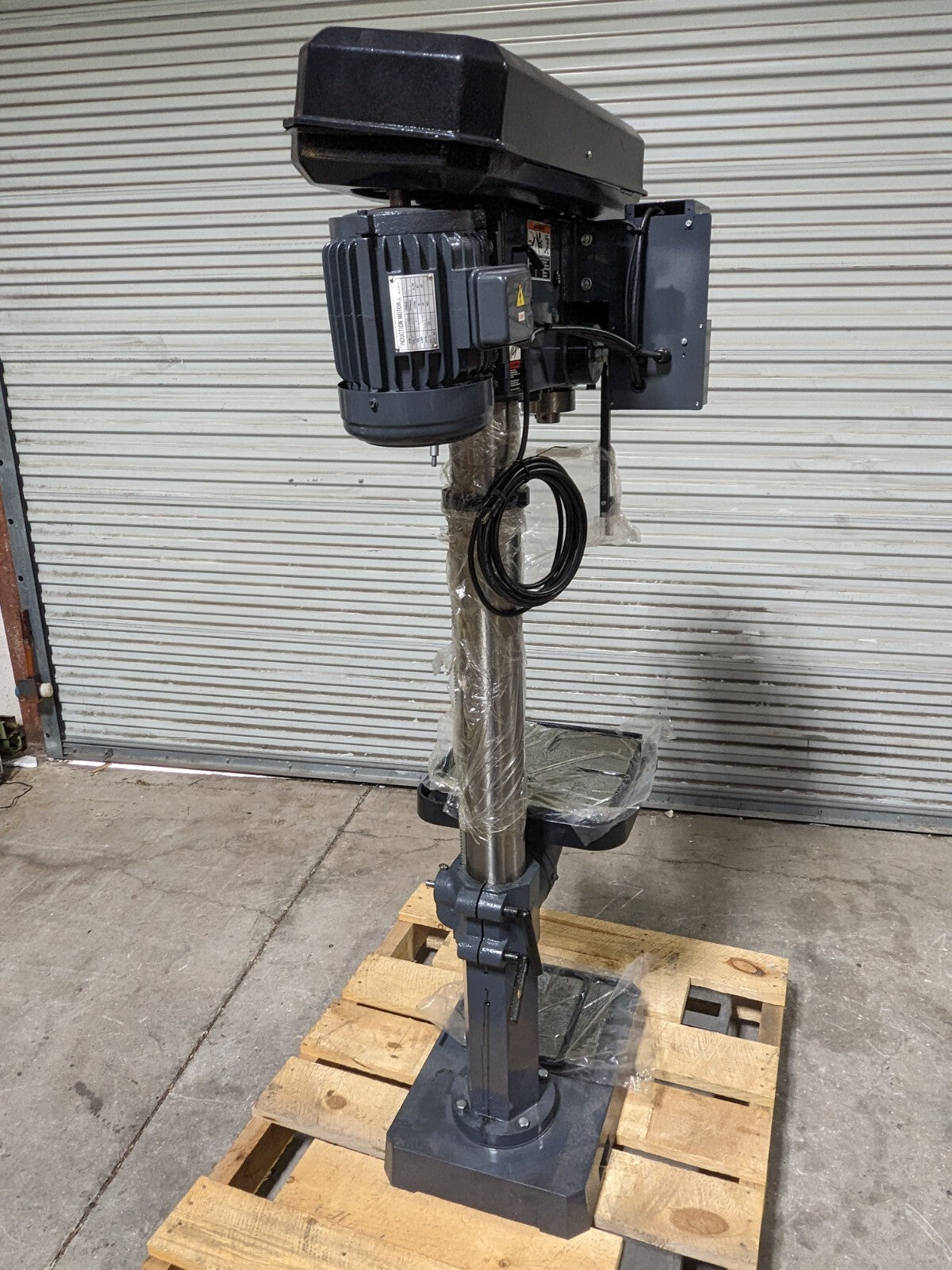 Dake Floor Drill Press 18" Swing 3MT 68 - 1380 RPM 1.5 HP 110v 977701V Dama