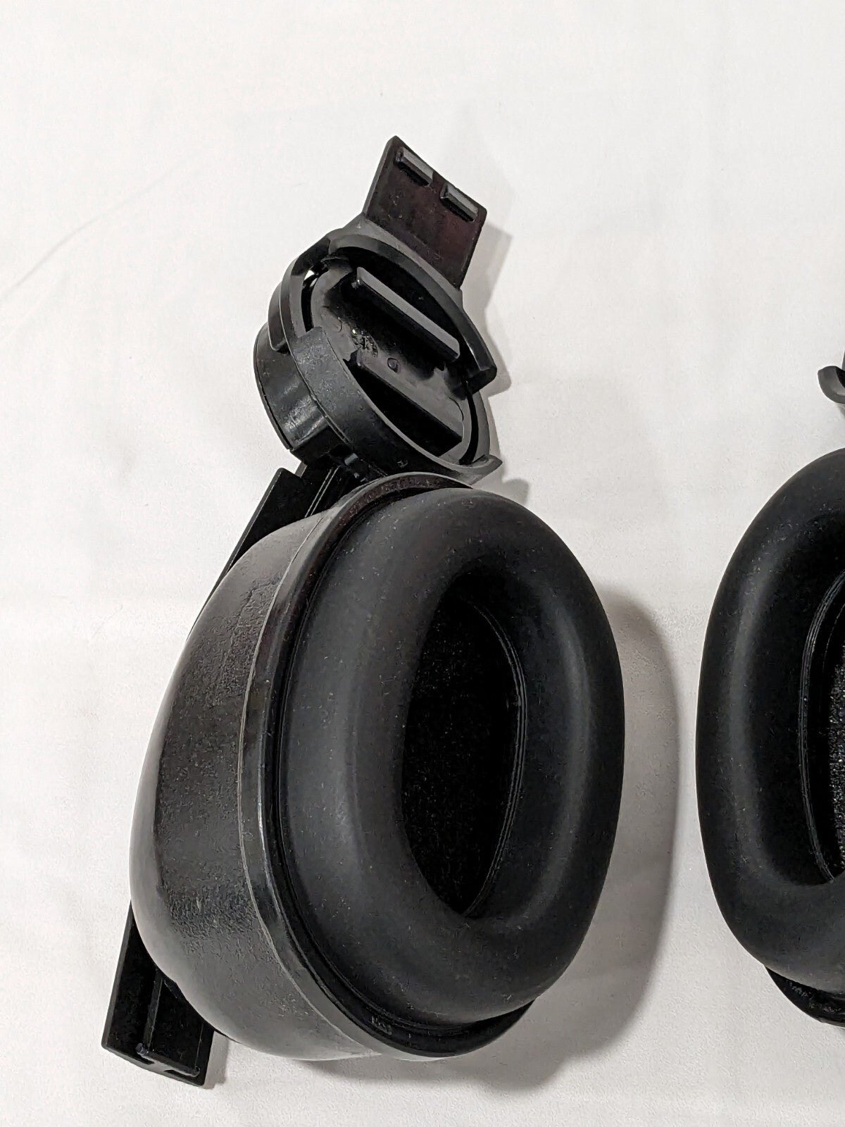 PRO-SAFE Hard Hat Mounted Earmuffs: PVC Cushion 210-22800