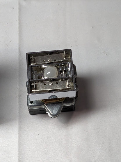 Cutler-Hammer Compact Pushbutton W/IND. Light 600V. 50/60Hz E30EL