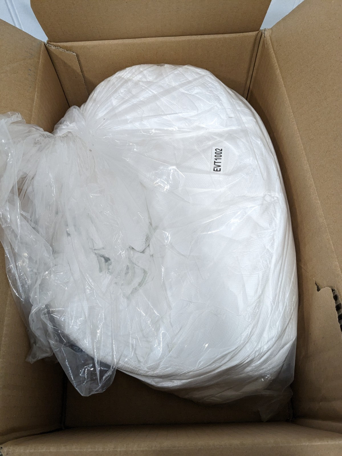 DUPONT Shoe Cover Non Chemical-Resistant, Tyvek, White Qty 200 TY450SWH000200LG