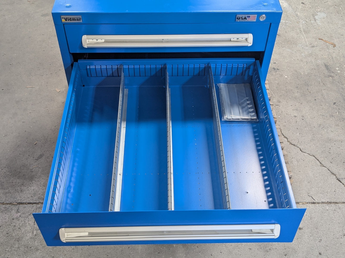 Vidmar Modular Storage Cabinet 4 Drawer 33" H. x 30" W. x 27" D. Scratch N Dent