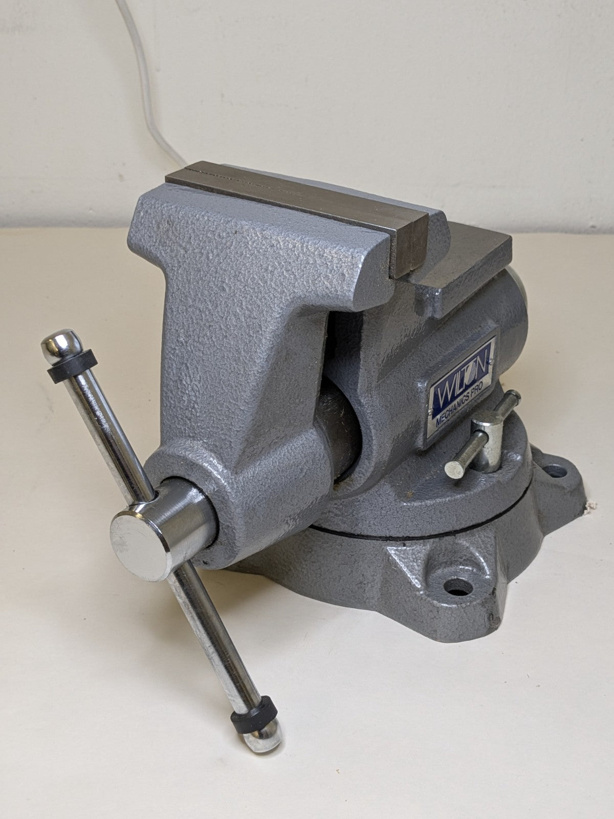 Wilton Mechanics Pro Bench Vise w/ Swivel Base 4-1/2" Jaw Width 4" Opening 28810