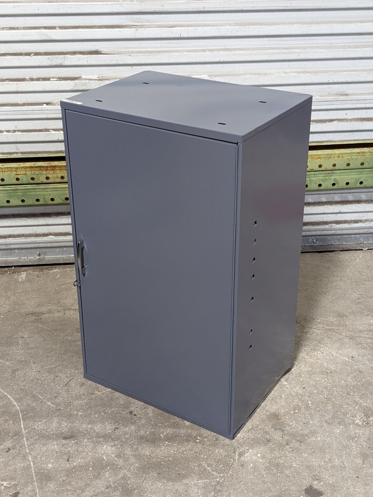Durham 056-95 Utility Cabinet w/ 2 Adjustable Shelves 32" x 20" x 14"