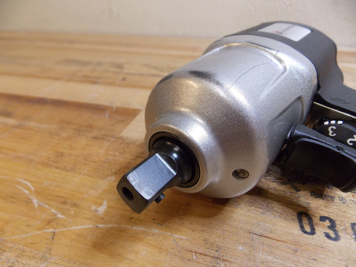 Universal Tool Air Impact Wrench 1/2" Drive 8000 Maximum RPM 1/4" NPT