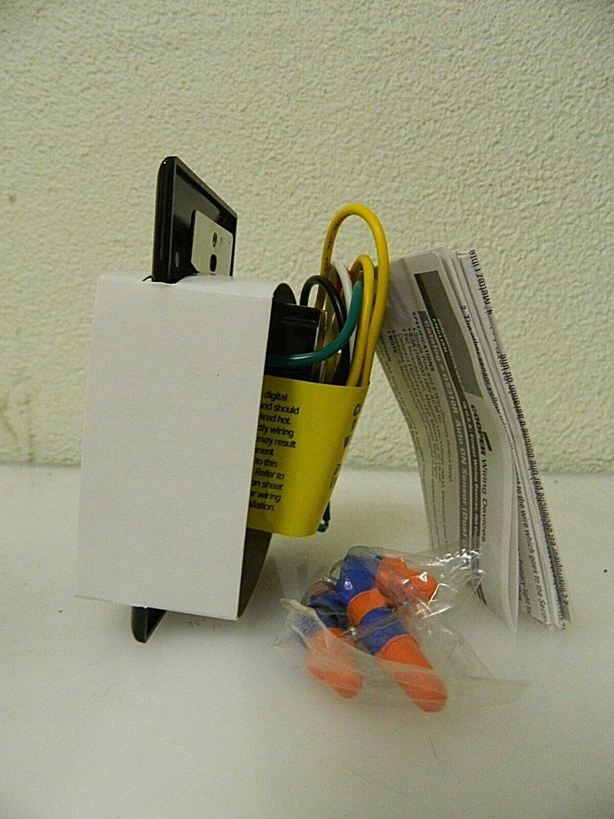 Cooper Wiring Infrared Vacancy Sensor Dual Switch 1,000 Sq. Ft. Cover VS310R-BK