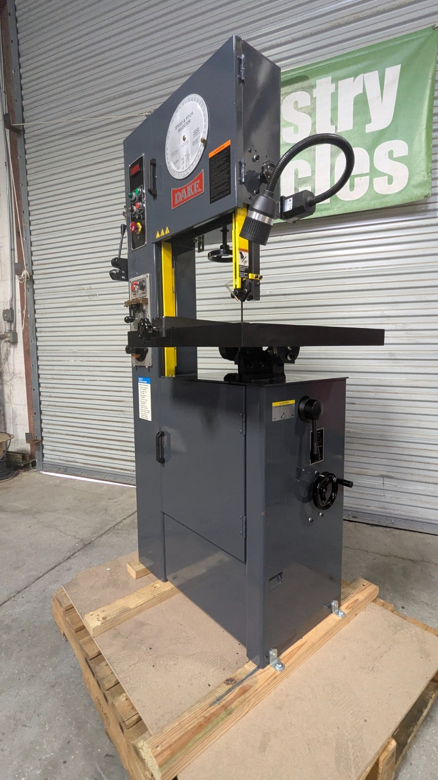 DAKE V-16 Vertical Bandsaw - 220/440V 3PH  2HP 987030  *Shipping Damage*