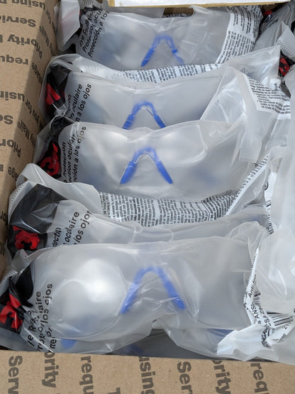 3M Safety Glasses: Anti-Fog/Scratch-Resistant Polycarbonate Box of 20 7100079183